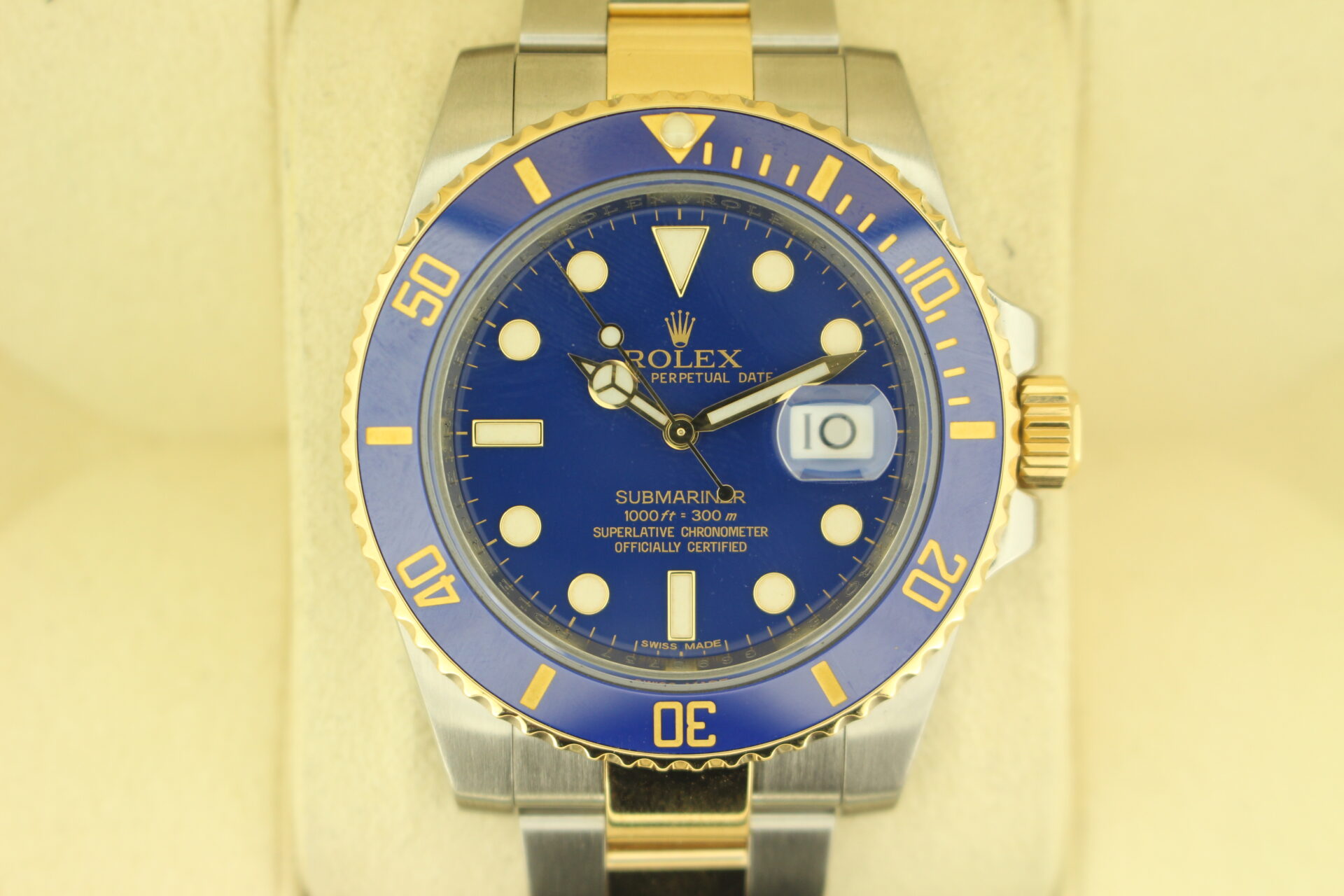 Rolex Submariner Bluesy 40mm 116613LB watch face