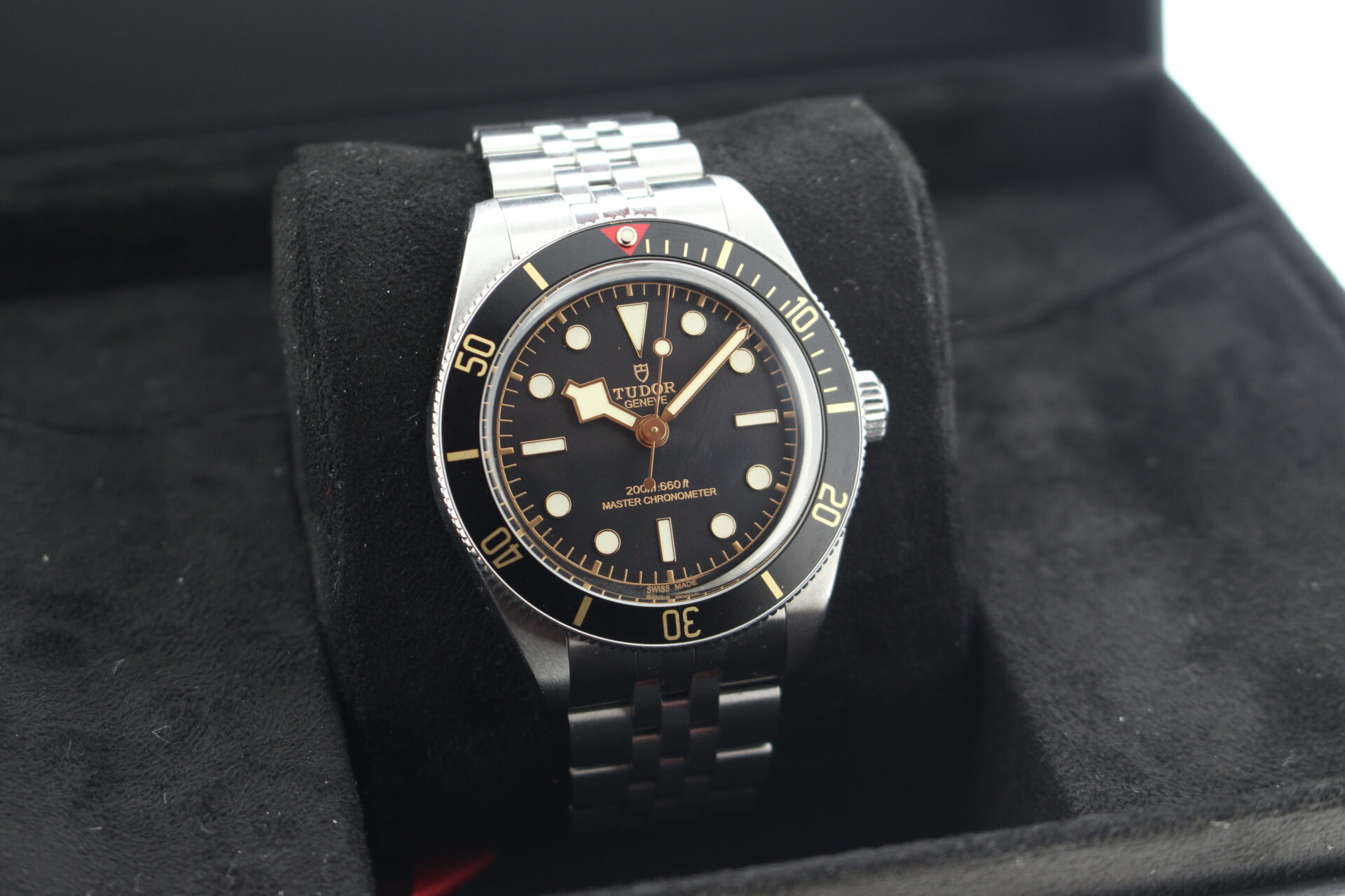 Tudor Black Bay 58 7939A1A0NU facing towards the right to show the left angle