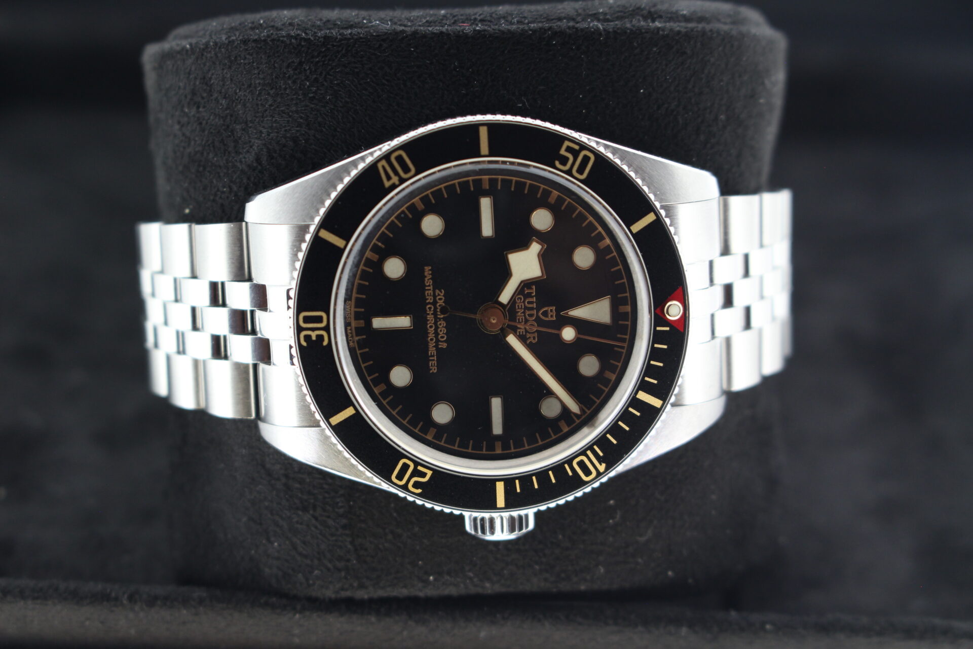 Tudor Black Bay 58 7939A1A0NU on it's side