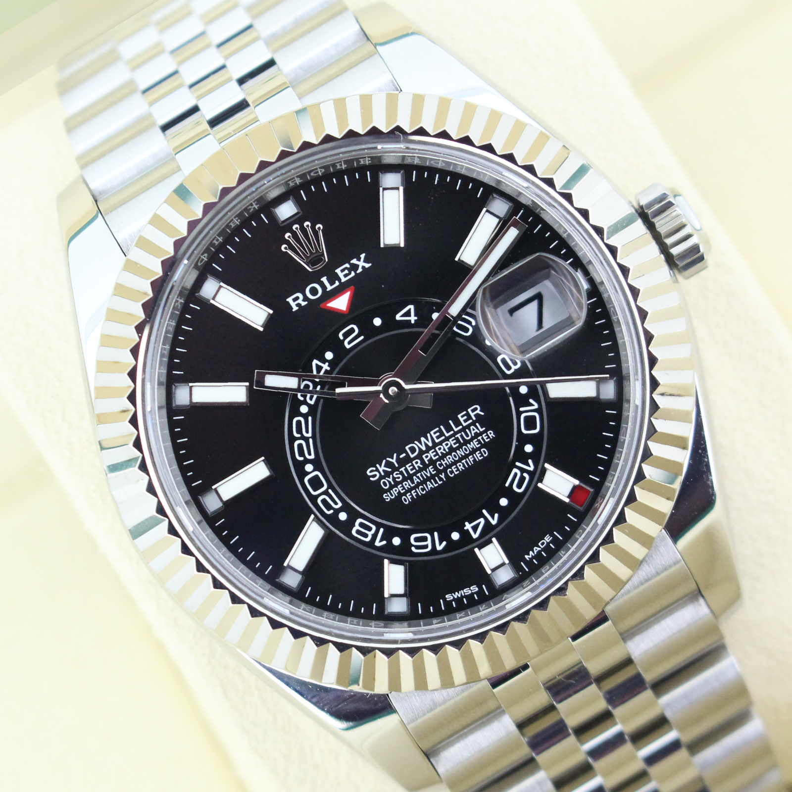 Black Sky Dweller Flued Bezel